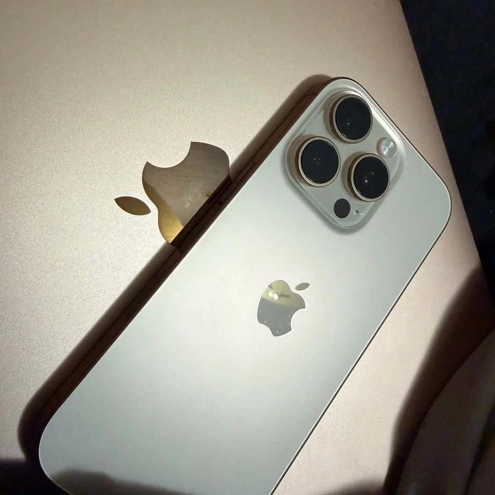 Apple iPhone 16 pro- Gold